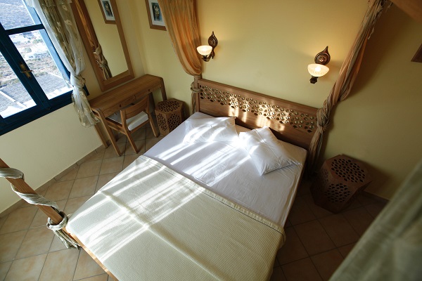 hotel iraklia kiklades